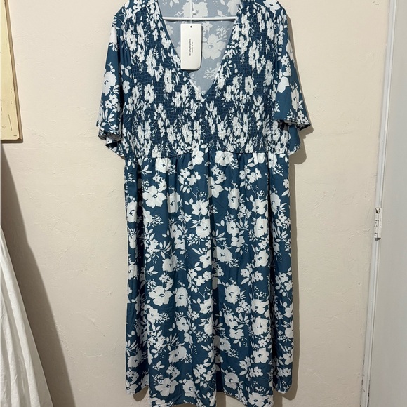 BloomChic Blue and White Flutter Sleeve Sundress - Picture 3 of 7